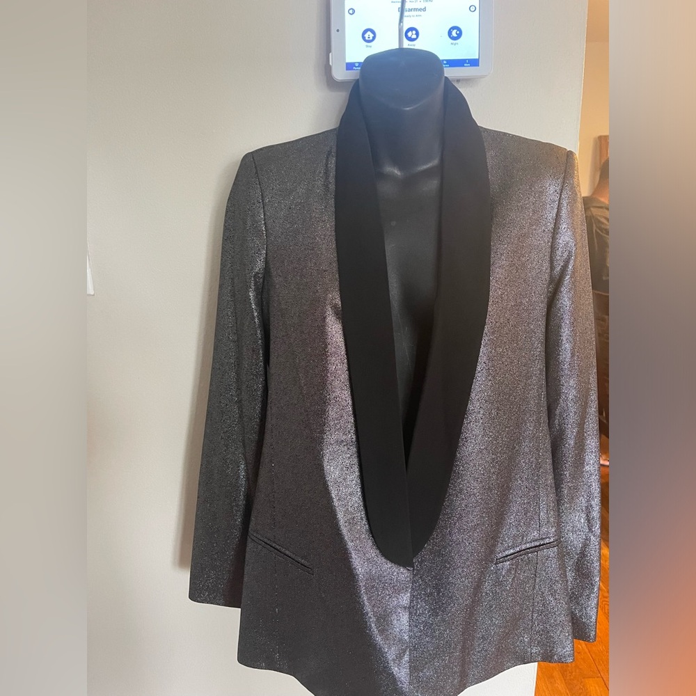 Perfect for NYE! Black & Silver Blazerr